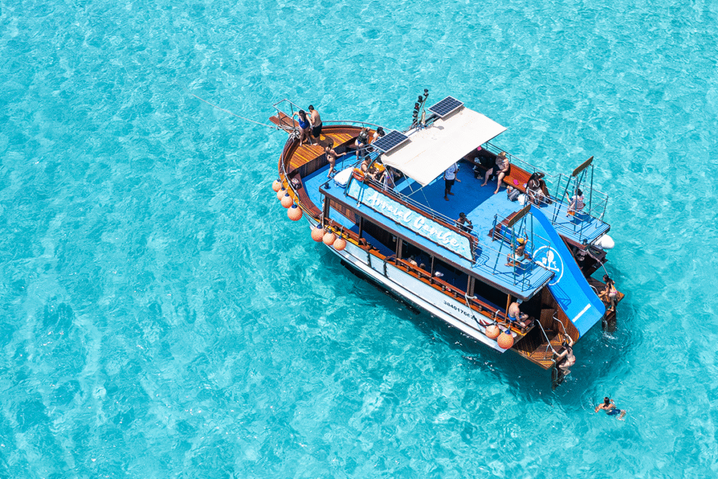 Melhores Lugares para Passear de Barco em Arraial do Cabo